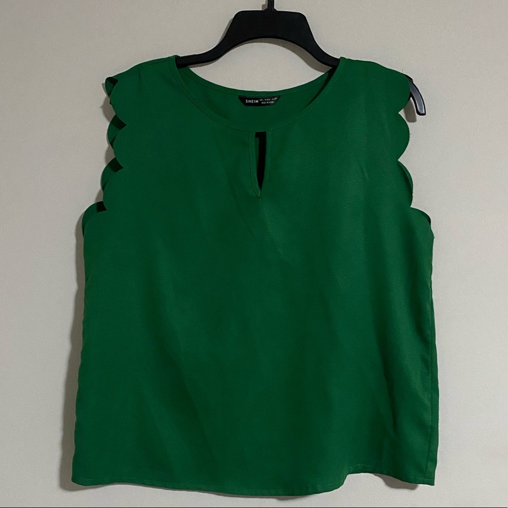 Green keyhole tank top